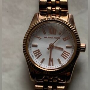 Michael Kors Lexington MK3230 Women's Stainless Steel Analog Dial Watch